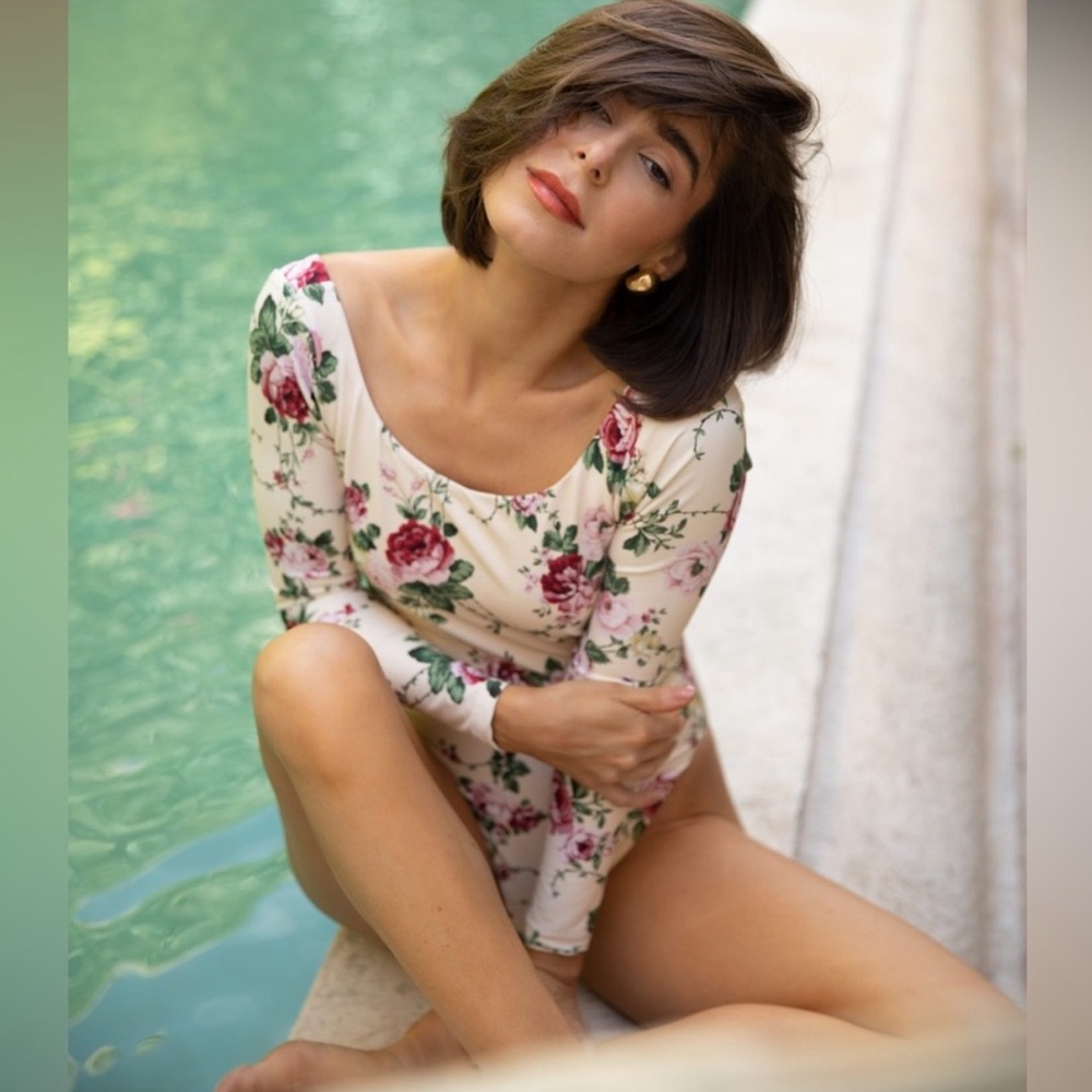 NWT Antonio Melani The Style Bungalow Miraflores Floral
One-Piece Swimsuit